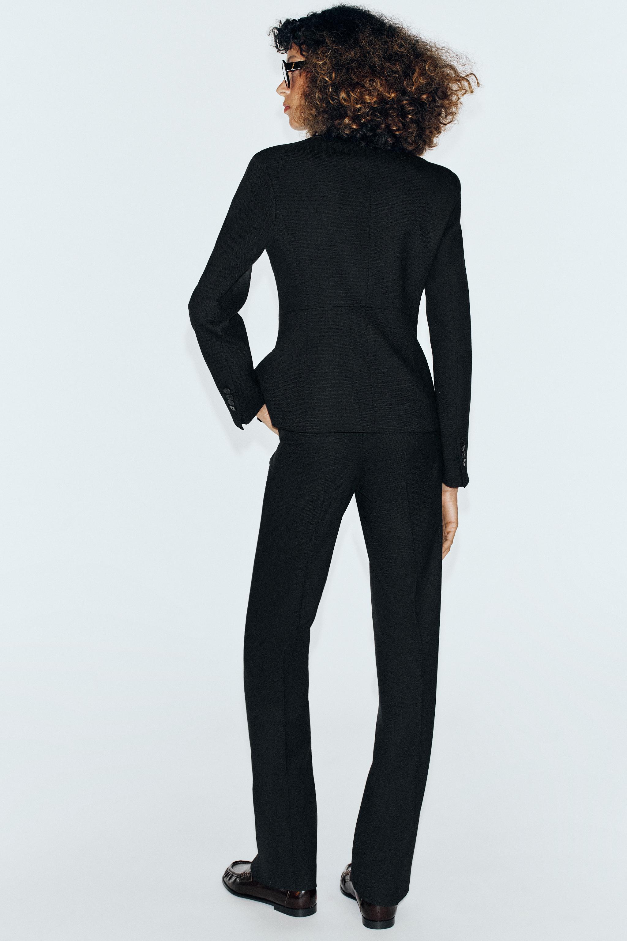 FITTED SHOULDER-PAD BLAZER